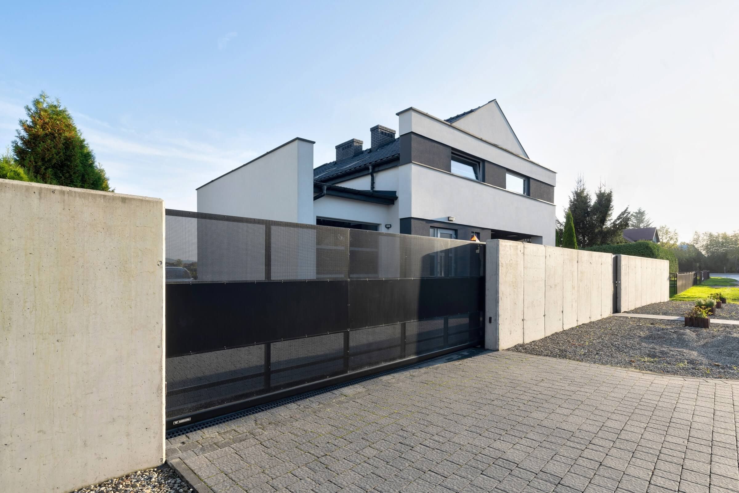 Zäune und Zauntore: Umfassende Systemlösungen für Ihr Grundstück