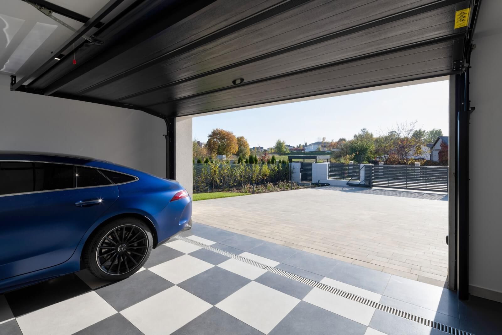 Schwarzes Garagentor – PRIME Black