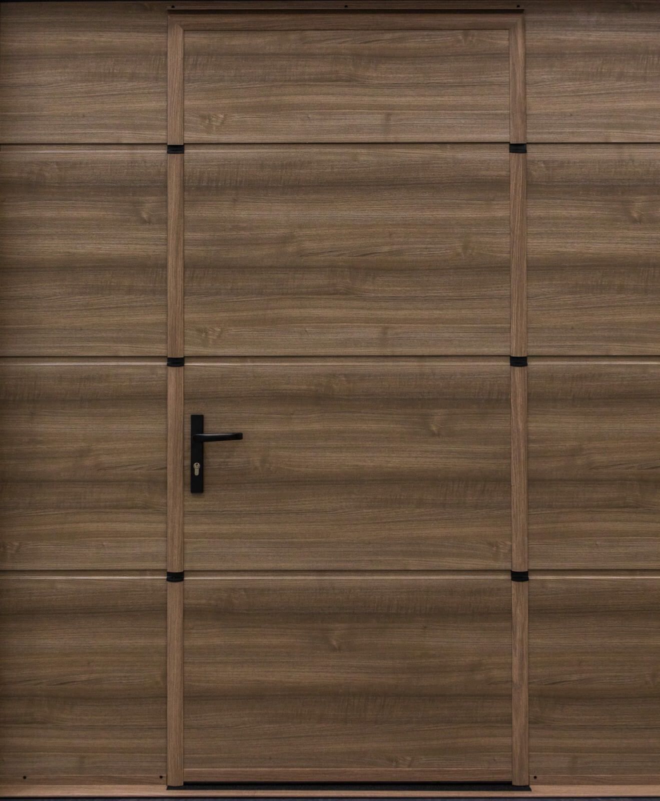 Garagentor mit Durchgangstür