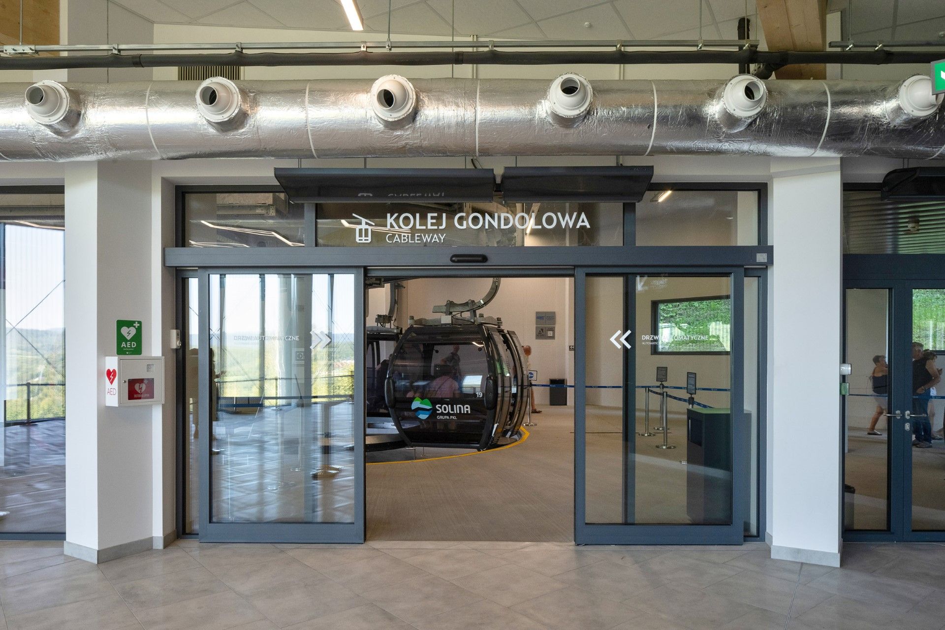 Automatische Aufzugstüren über Solina