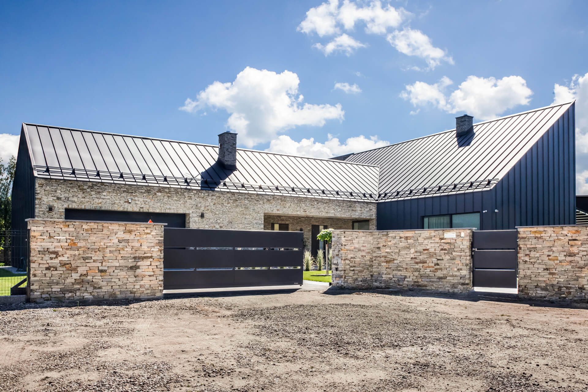 Haus nah an der Natur – wie man Wohnträume erfüllt und die Umgebung respektiert